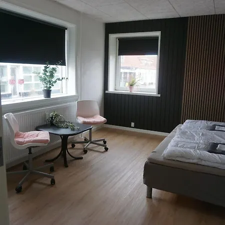 Lägenhet Vaerelse Taet Pa Og By *