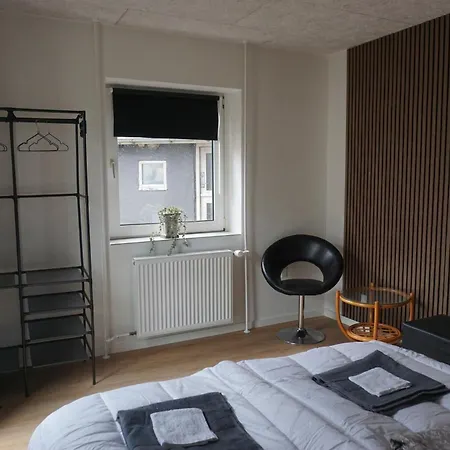 Apartman Vaerelse Taet Pa Og By *